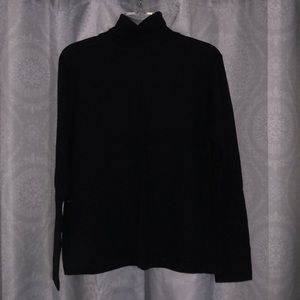 Like new Jessica Holbrook merino wool blend turtleneck. Black size large